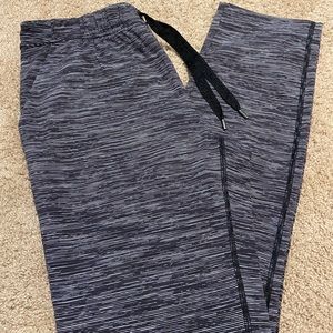 Lululemon On The Fly 7/8” Travel Pants